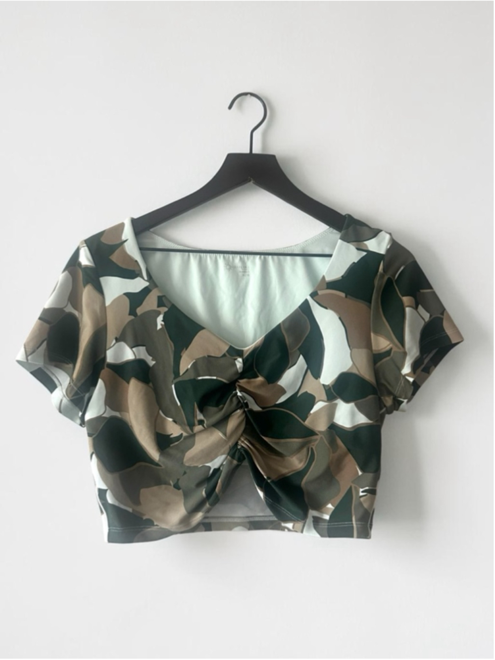 OFFLINE by Aerie Cropped Twist Front Active Top Camo M
